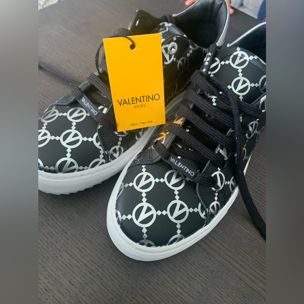 Selling brand new Authantic Valentino shoes. Perfect condition.Serious buyer plz